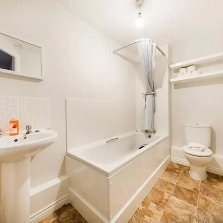 Apartment 2 Bedroom Free Parking *